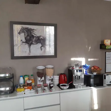Les Clefs De L Argiliere Frühstückspension